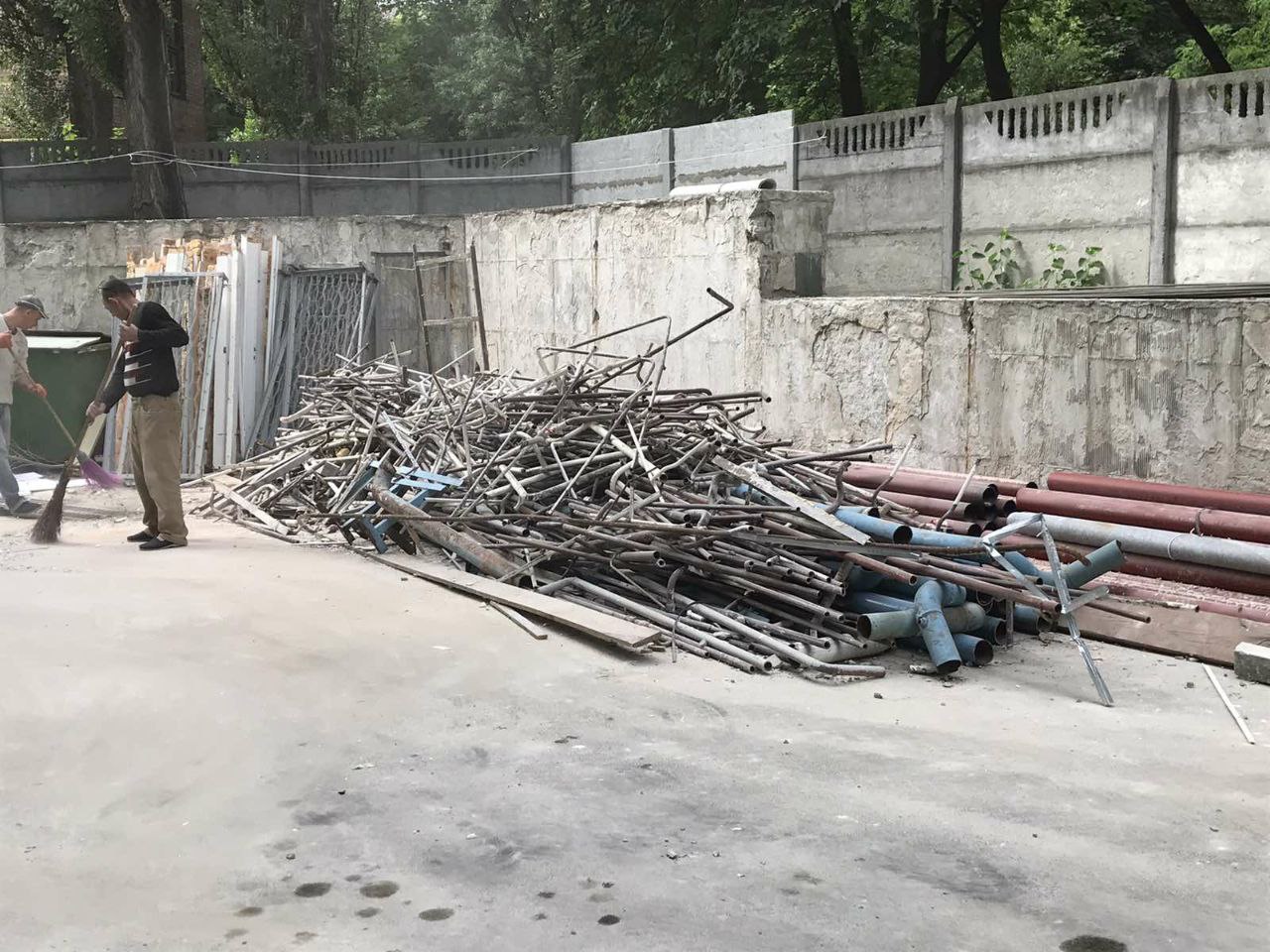 Уборка на Киевском пункте приема металлолома